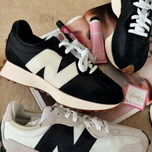 New Balance Women's 327 Shoes